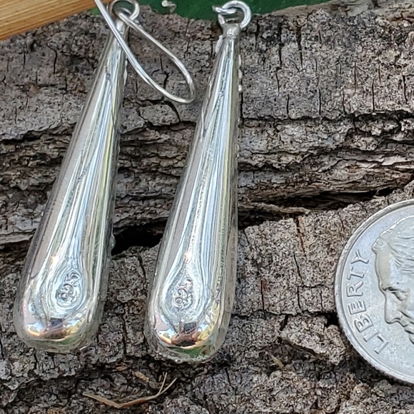 Sparkling teardrop silver earring - Picture 2 of 9